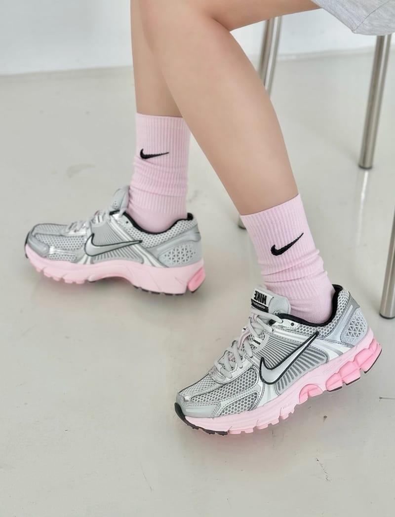 Novelship Nike Air Zoom Vomero 5 'Photon Dust Pink Foam